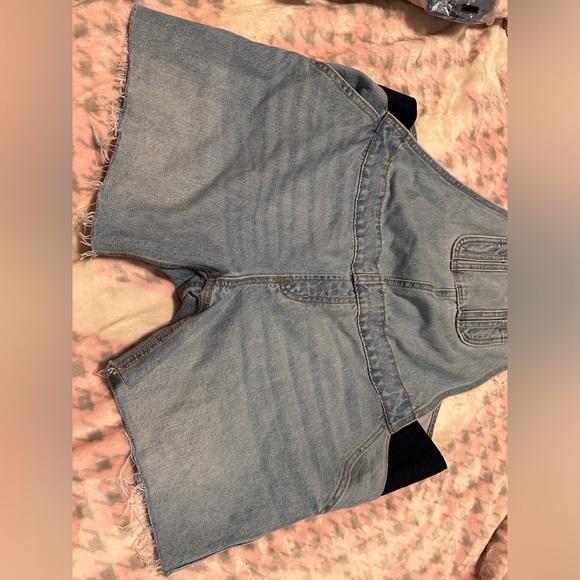 Old navy maternity overalls - Picture 2 of 5